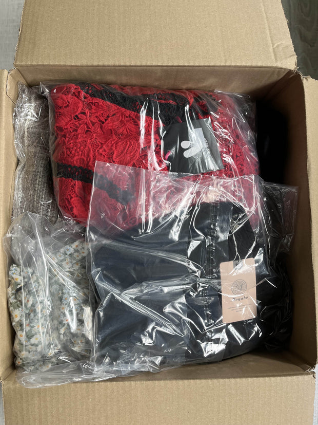 Duży box odzieżowy mix papierowe metki- zwroty konsumenckie kategoria A/B