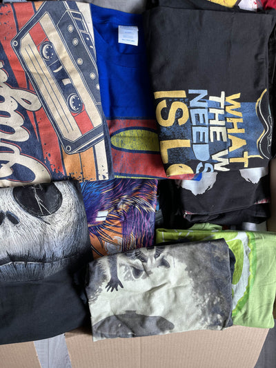 Box 30 T-shirtów dziecięcych i S/M – idealne do odsprzedaży
