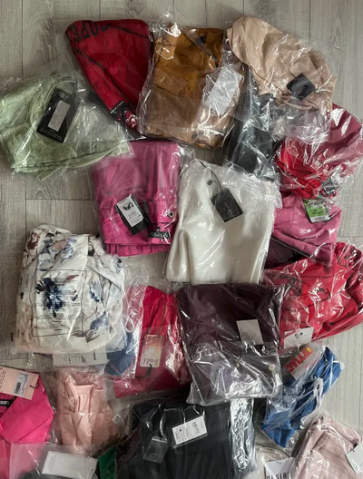 Duży box odzieżowy mix papierowe metki- zwroty konsumenckie kategoria A/B